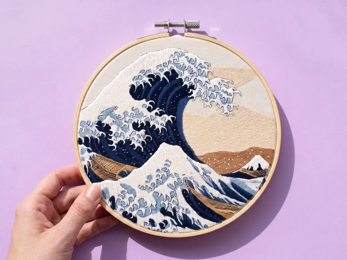 La grande vague, le tambour tenu en main